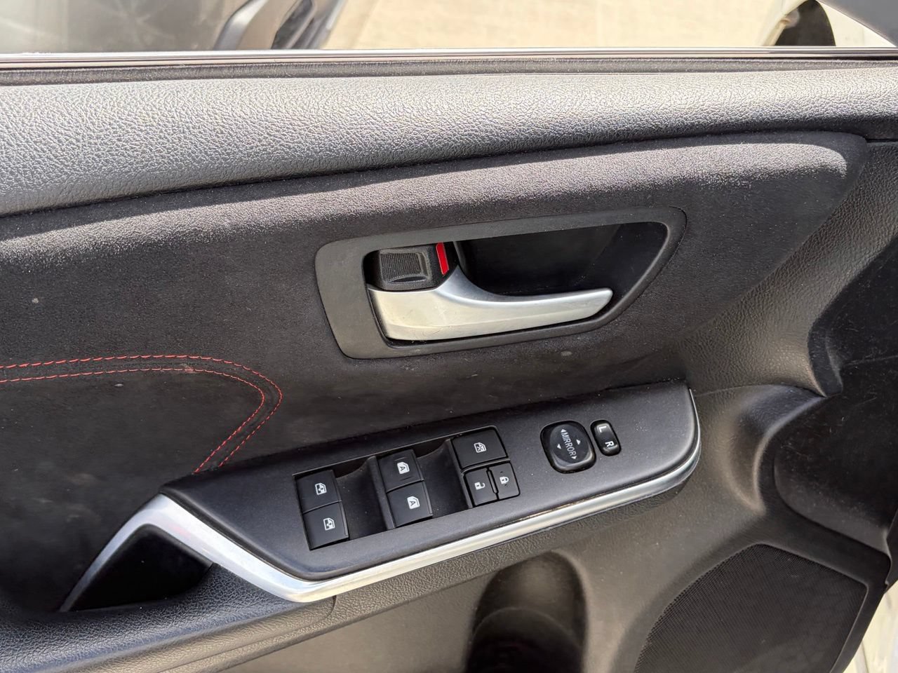 Used 2015 Toyota Camry XSE FWD image 6