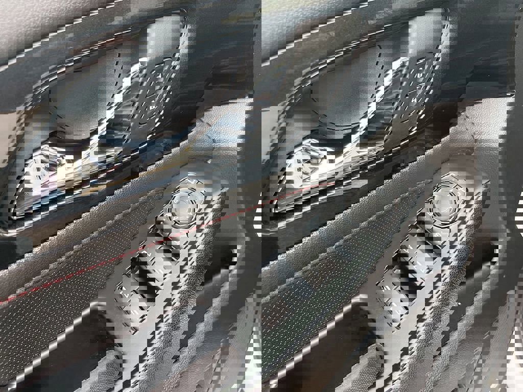 Used 2023 Chevrolet Traverse RS image 23