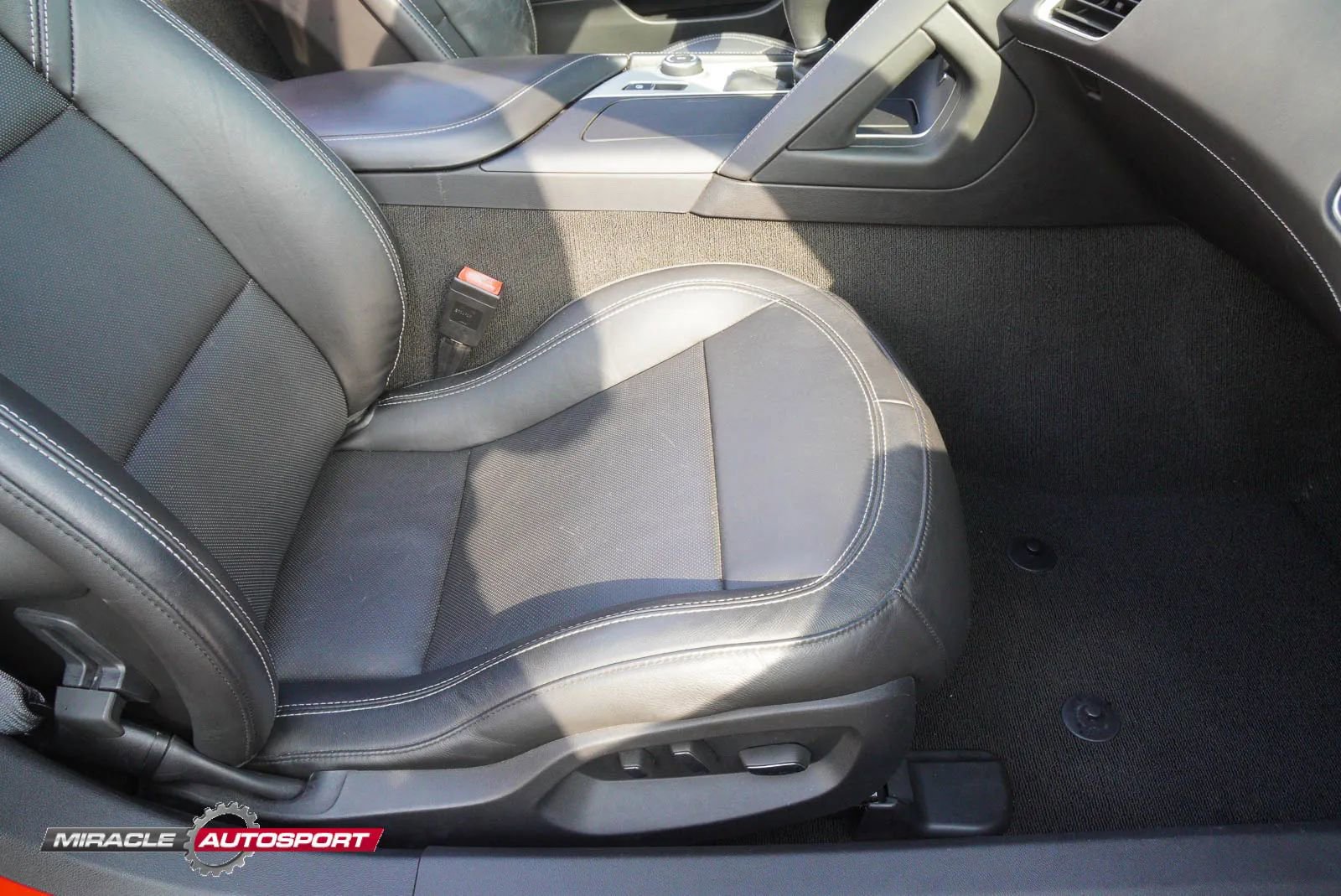 Used 2014 Chevrolet Corvette Stingray Convertible w/ 3LT Preferred Equipment Group image 28