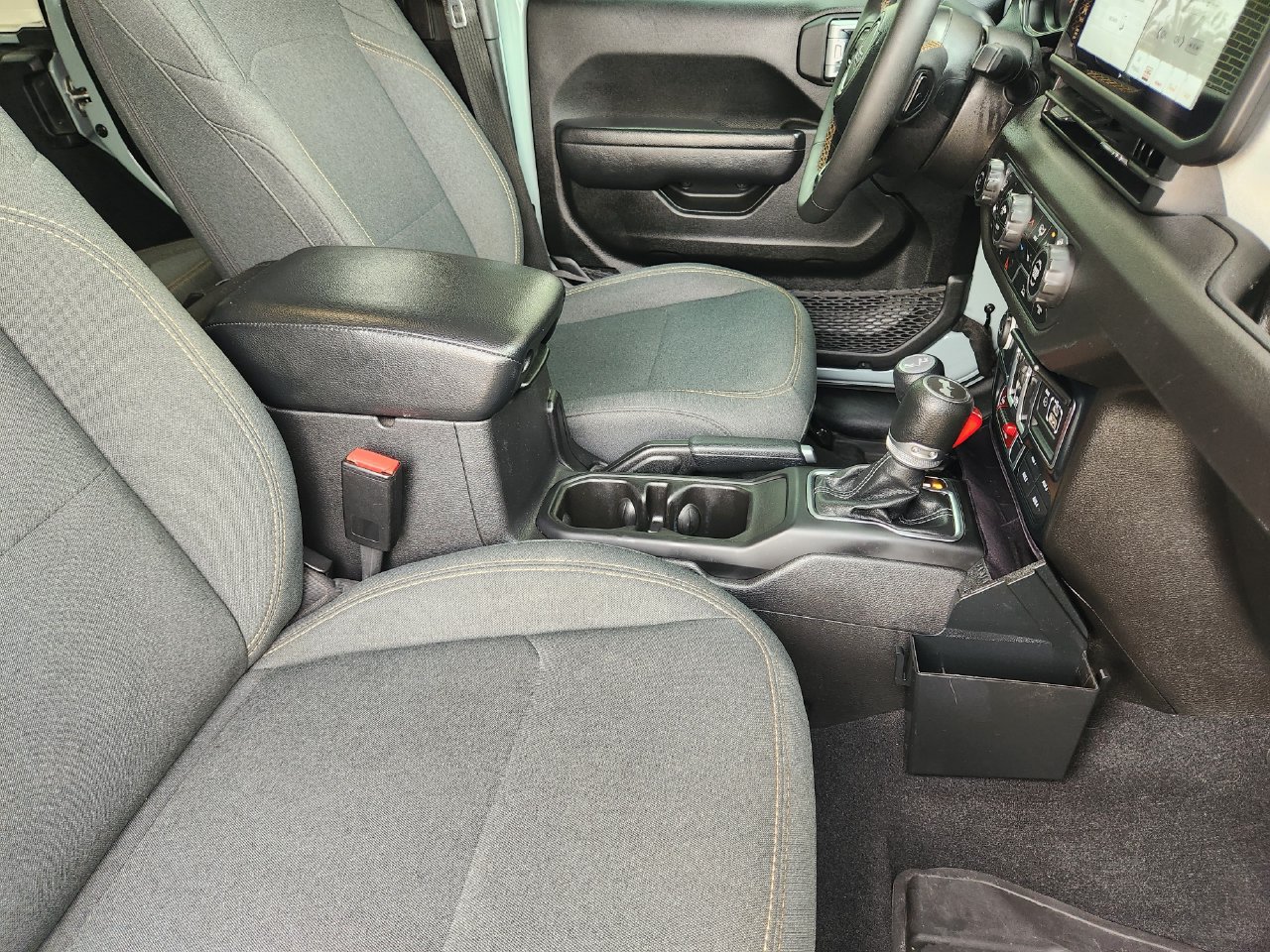Used 2024 Jeep Wrangler Unlimited Sport AWD/4WD image 14