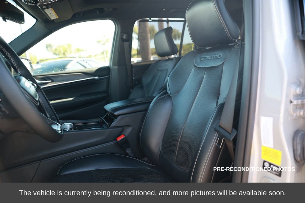 Used 2023 Jeep Grand Cherokee Overland w/ Advanced Protech Group III image 16