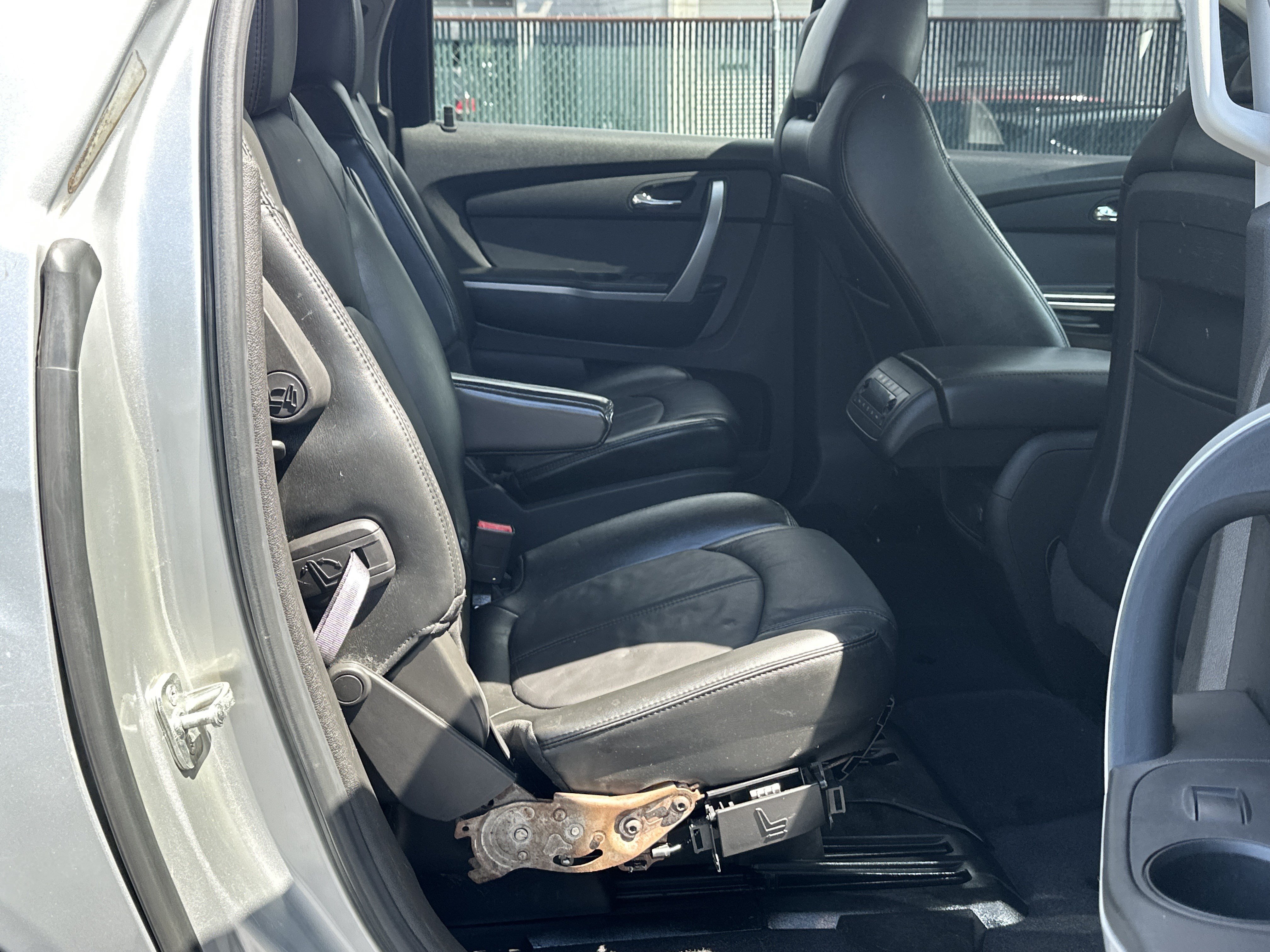 Used 2011 GMC Acadia SLT FWD image 13