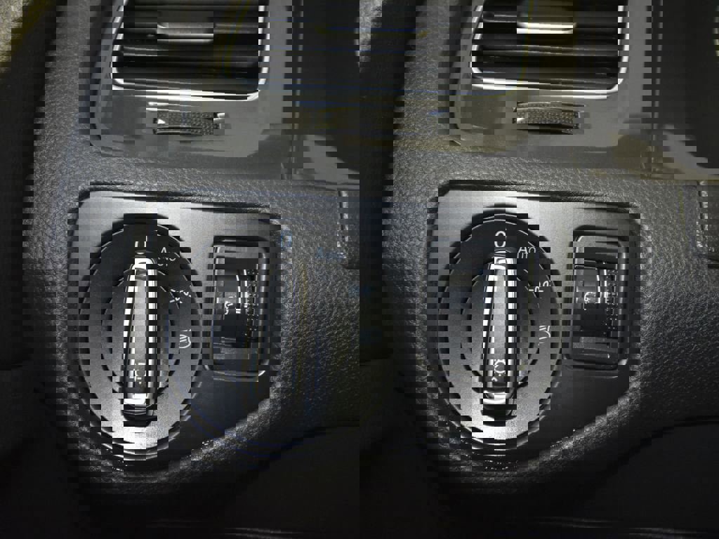 Used 2019 Volkswagen e-Golf SE image 16