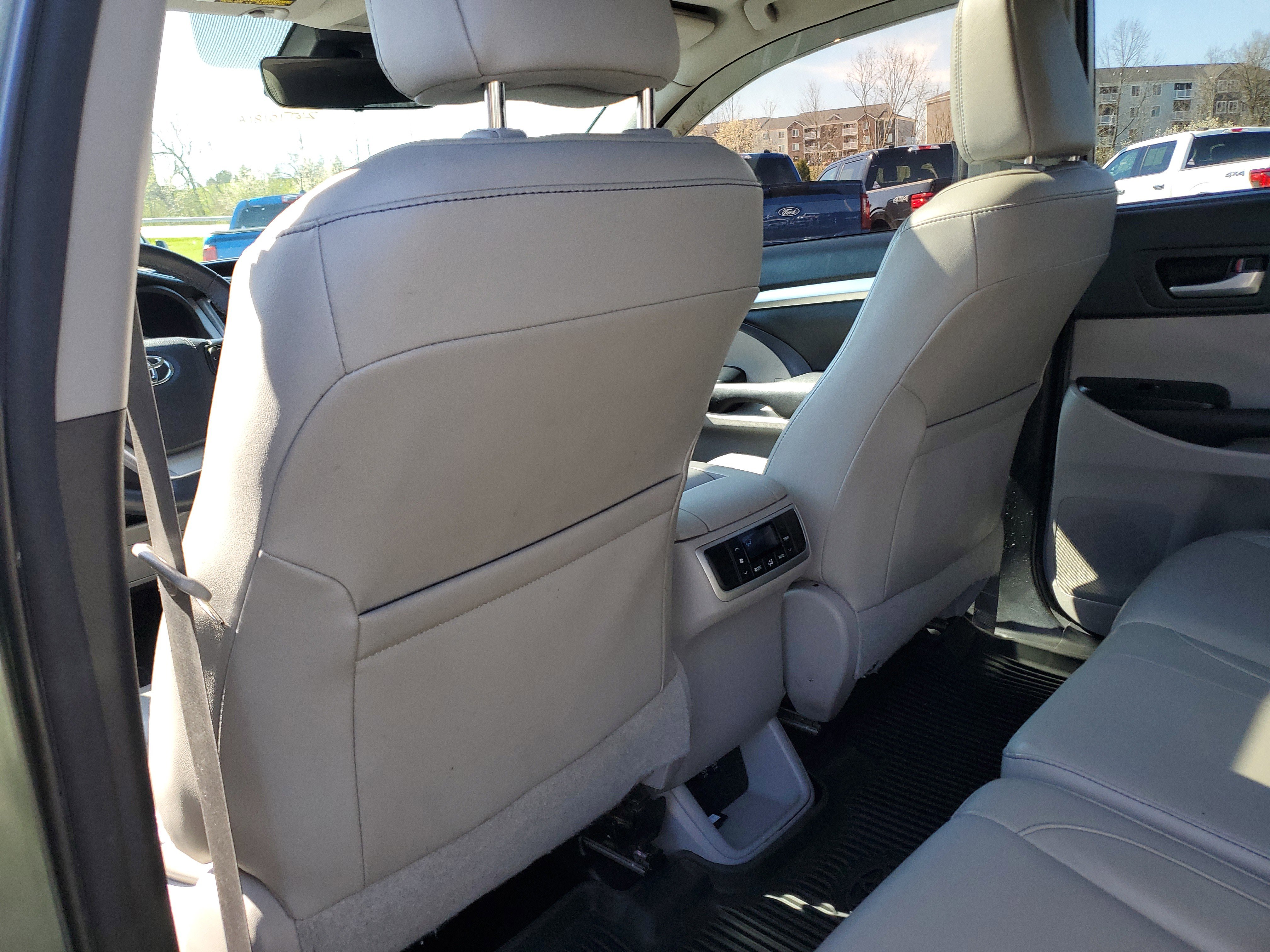 Used 2017 Toyota Highlander XLE image 30