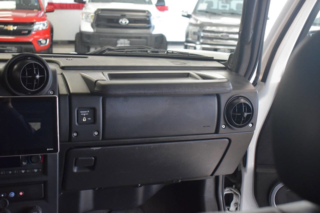 Used 2005 HUMMER H2 w/ Preferred Equipment Group image 47