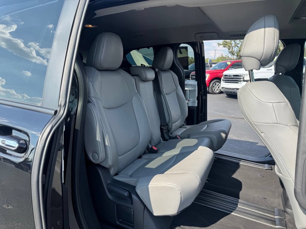 Used 2026 Toyota Sienna XLE FWD image 20
