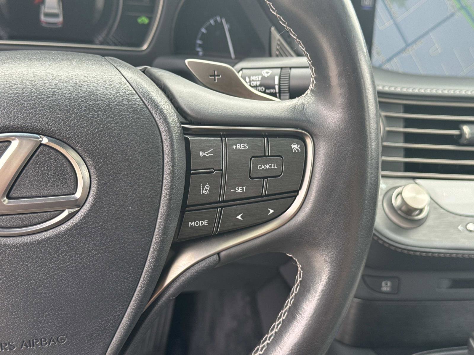 Used 2018 Lexus LS 500h w/ Accessory Package (Z2) RWD image 31