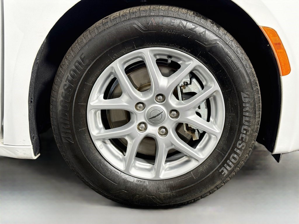 Used 2022 Chrysler Voyager LX FWD image 29