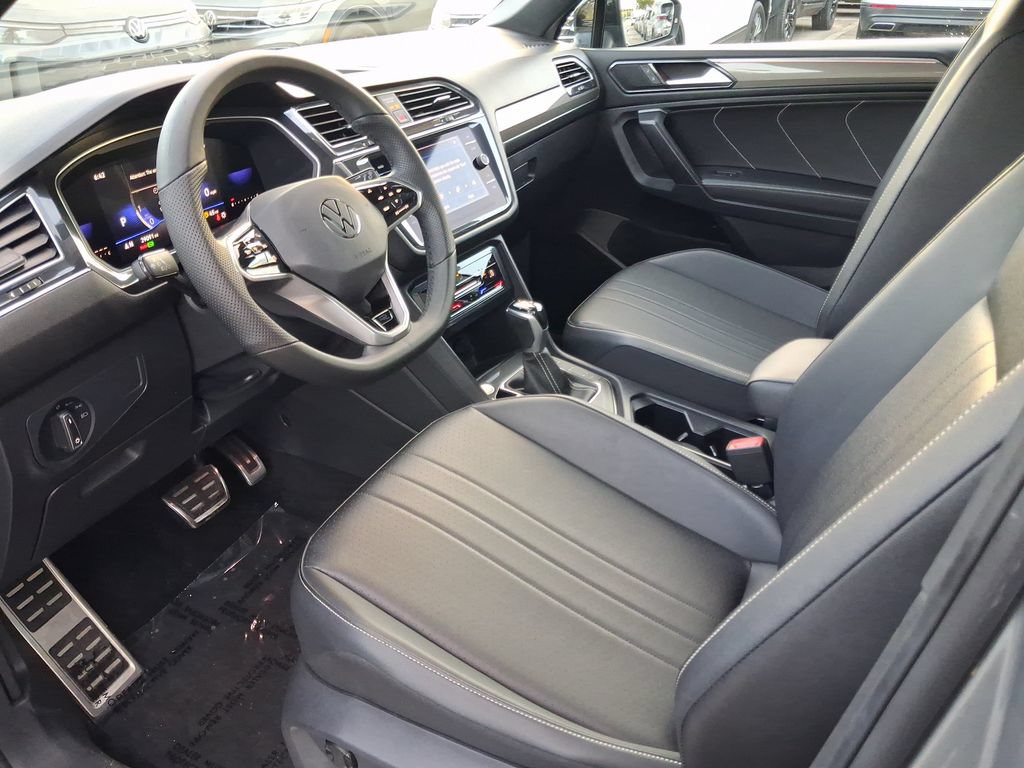 Certified 2023 Volkswagen Tiguan SE R-Line FWD image 13