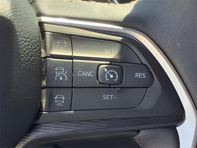 Used 2024 Jeep Grand Cherokee Altitude image 15