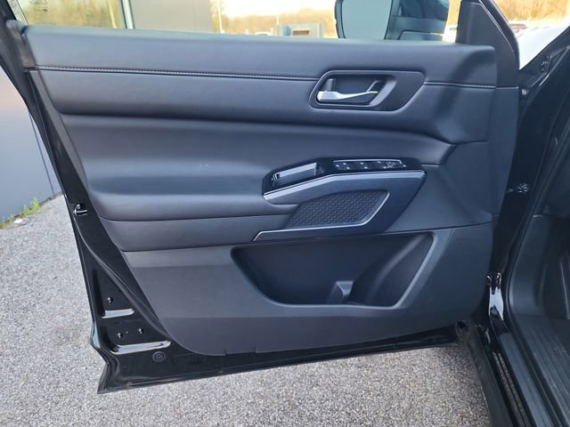 Used 2025 Nissan Pathfinder SL w/ SL Premium Package image 10