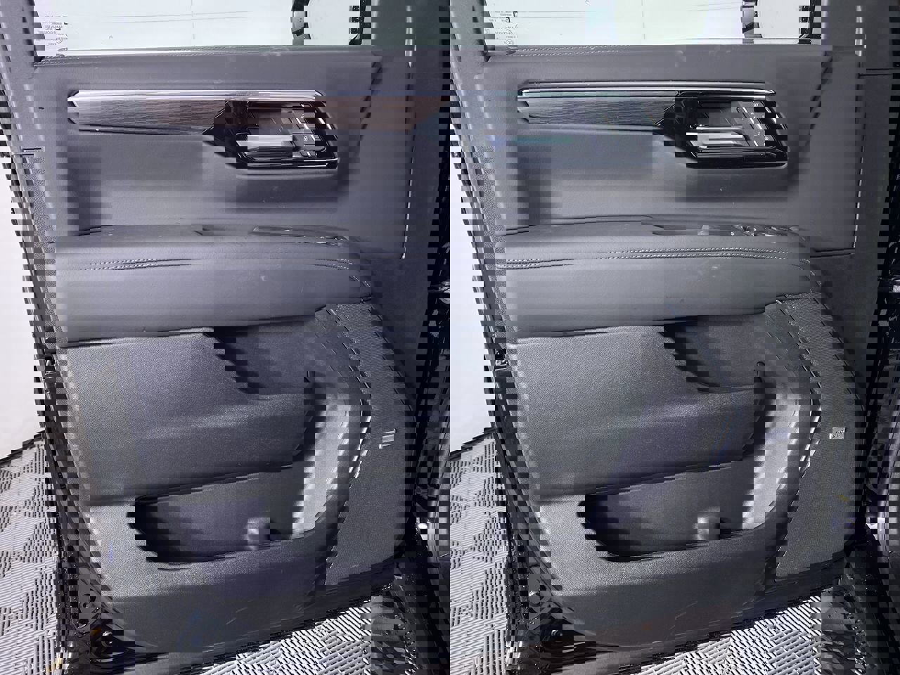 New 2026 Chevrolet Suburban Z71 w/ Comfort Package image 13