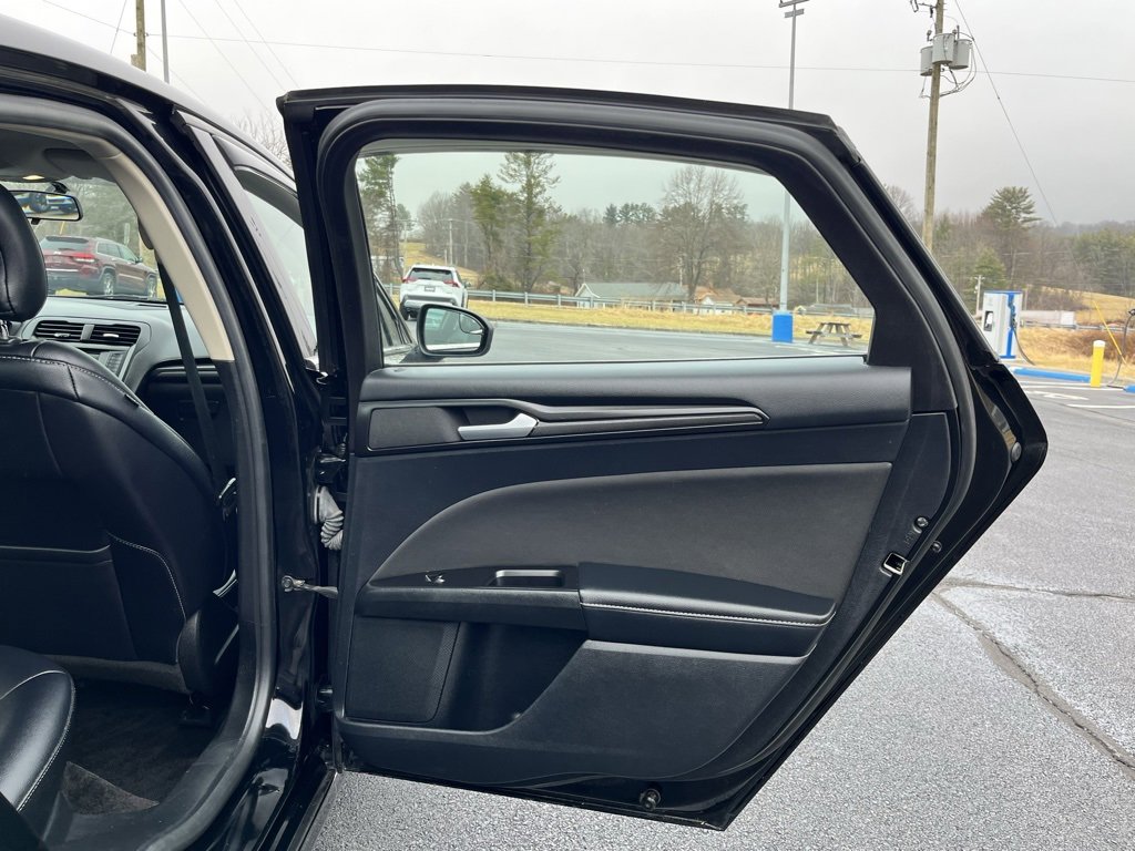 Used 2018 Ford Fusion SE w/ Equipment Group 601A image 14