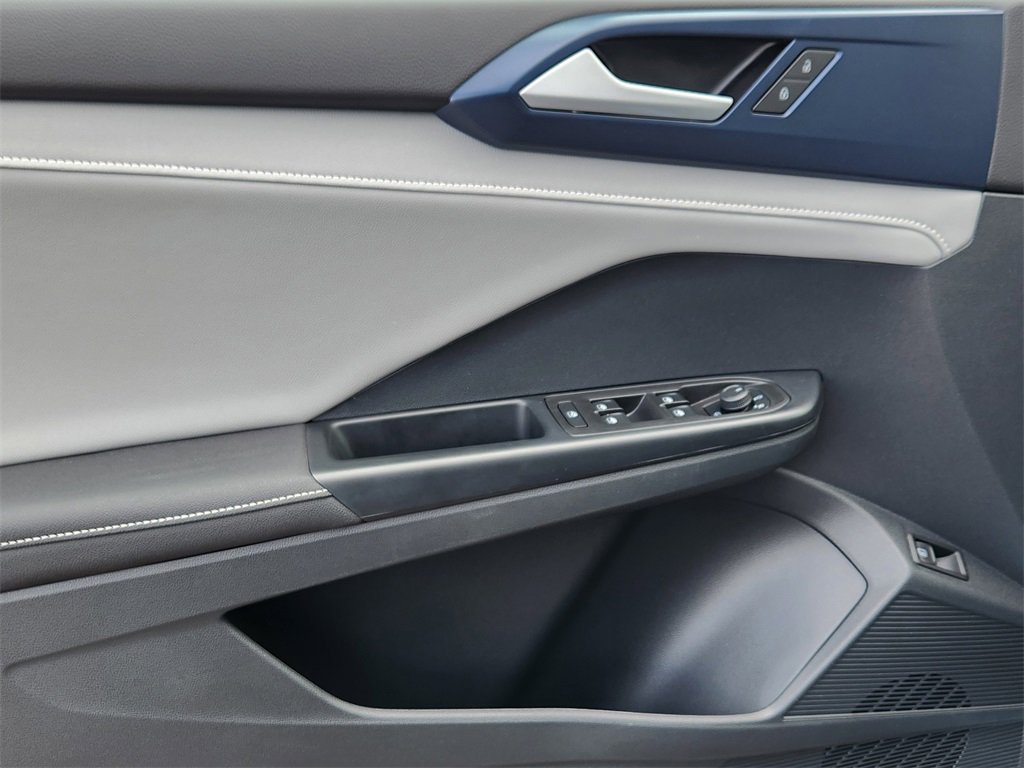 New 2024 Volkswagen Taos SE image 10