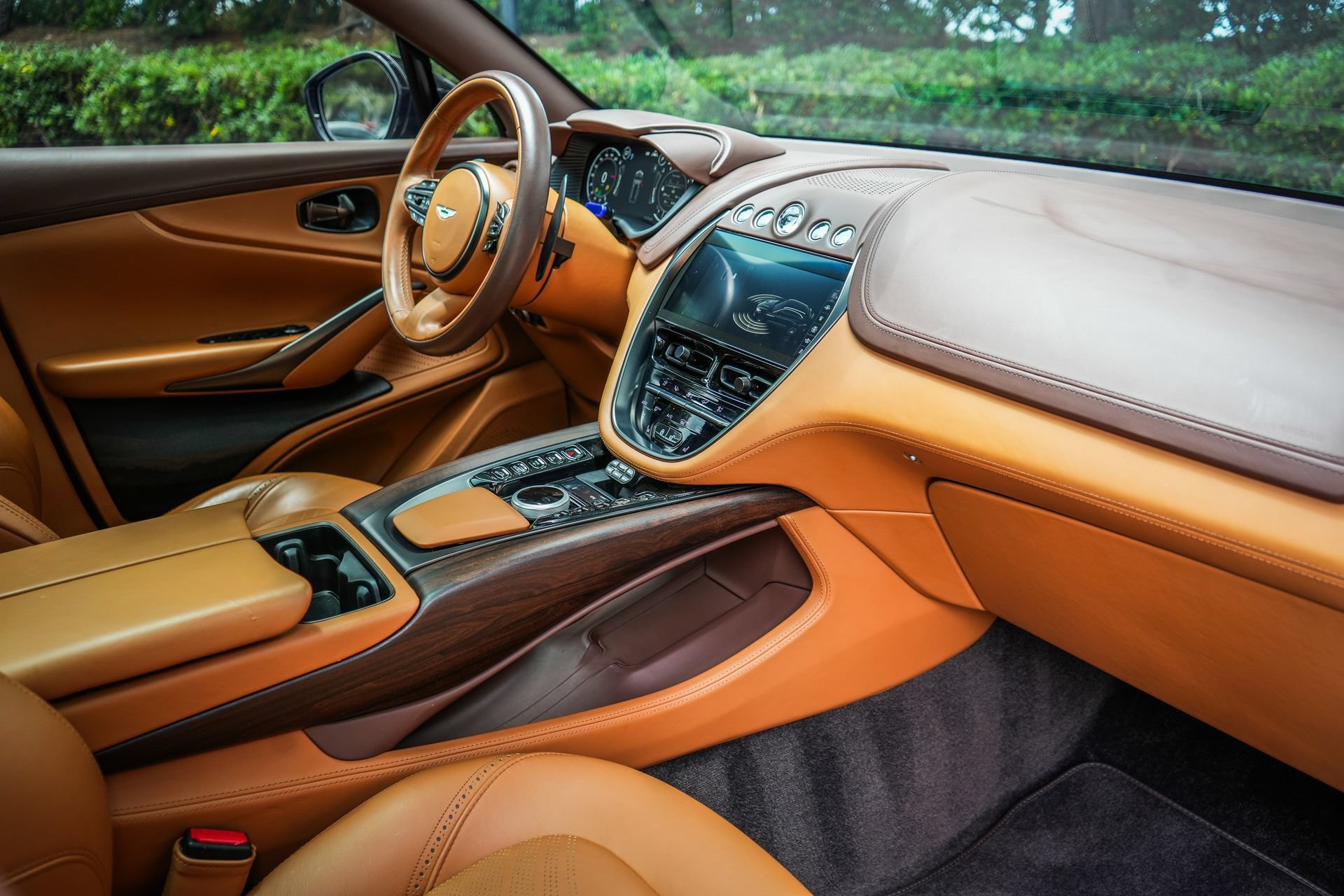 Used 2022 Aston Martin DBX AWD/4WD image 15