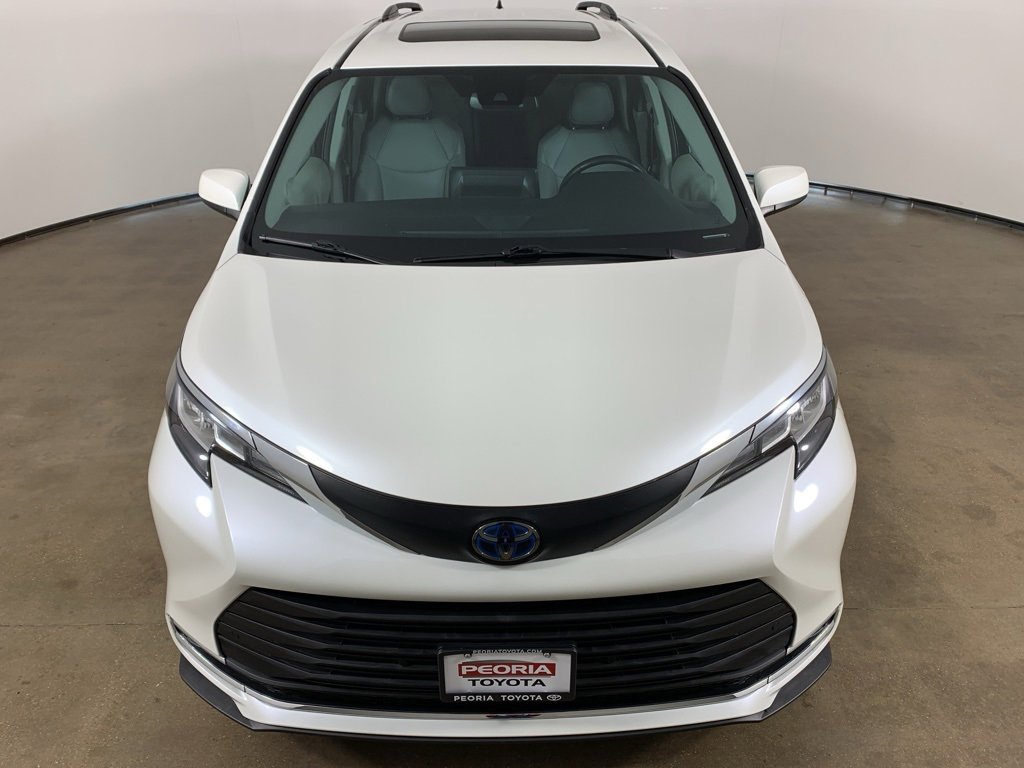 Used 2021 Toyota Sienna XLE w/ XLE Plus Package image 4