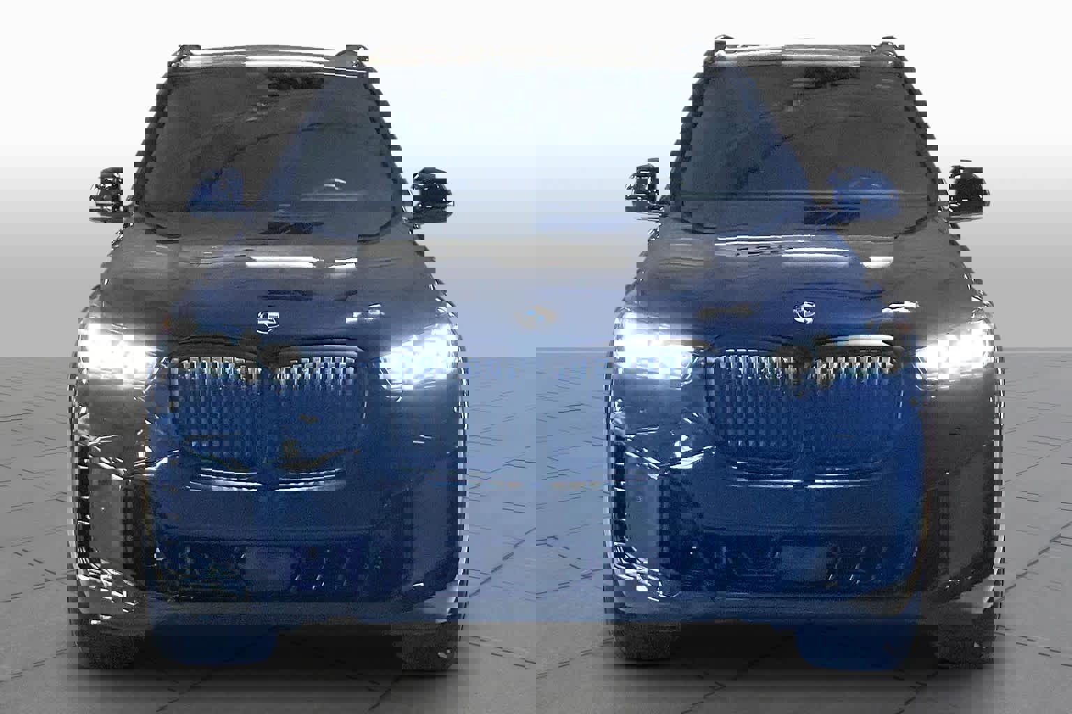 Used 2024 BMW X5 xDrive40i w/ M Sport Package image 3