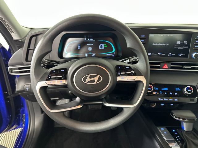 Used 2025 Hyundai Elantra Blue image 14