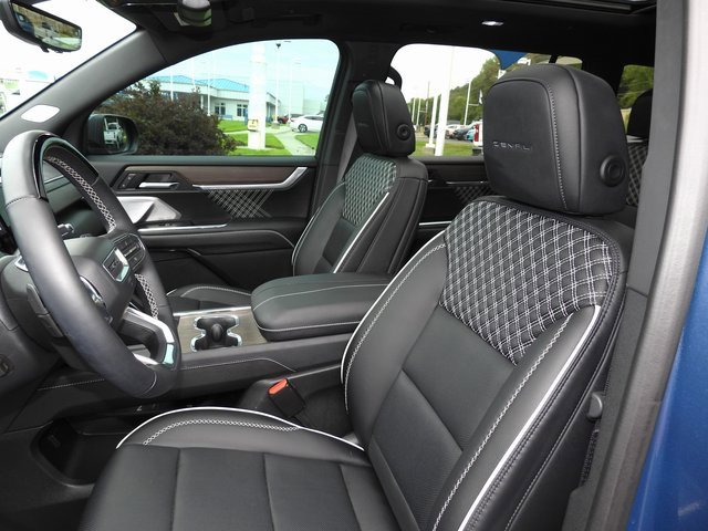 Used 2025 GMC Acadia Denali w/ Super Cruise Package image 42