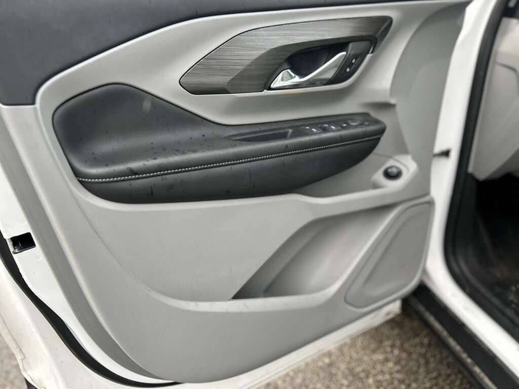 Used 2023 GMC Terrain SLE w/ Driver Convenience Package image 10