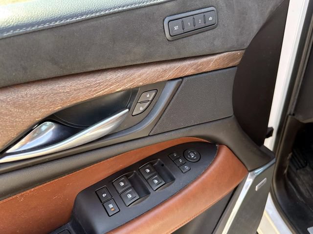 Used 2019 Cadillac Escalade Luxury AWD/4WD image 15