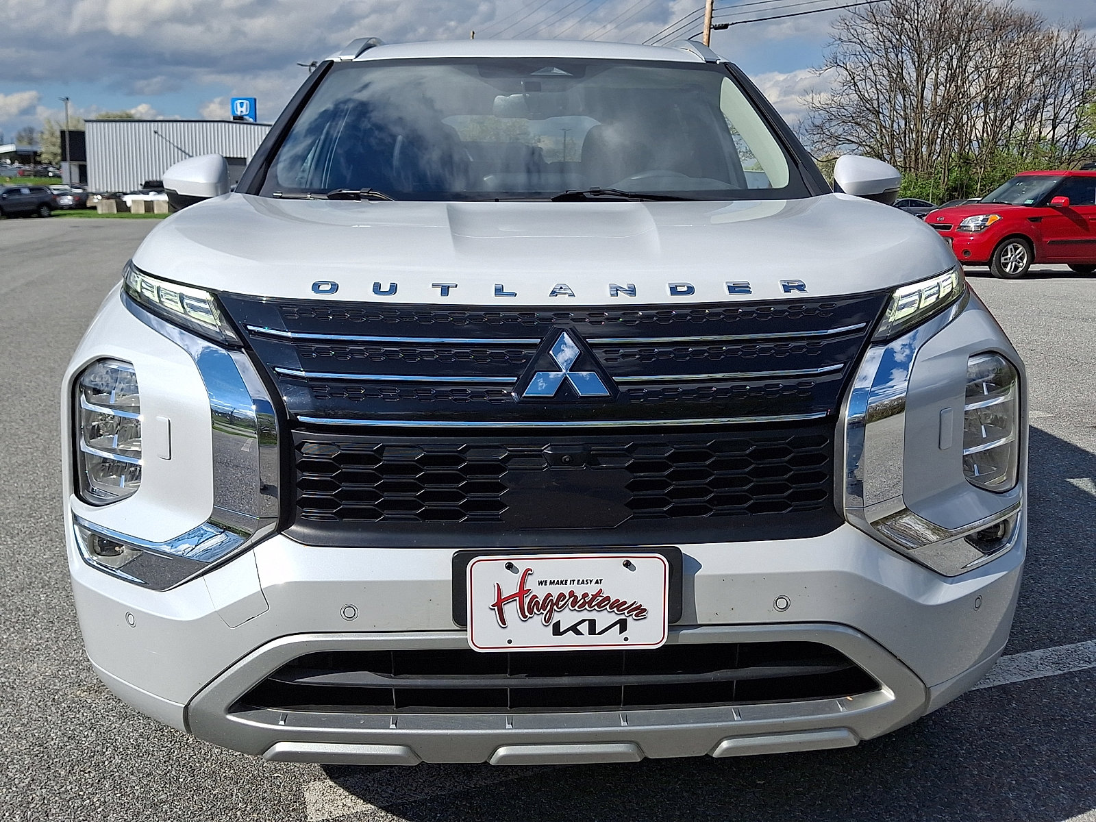 Used 2024 Mitsubishi Outlander SEL image 2