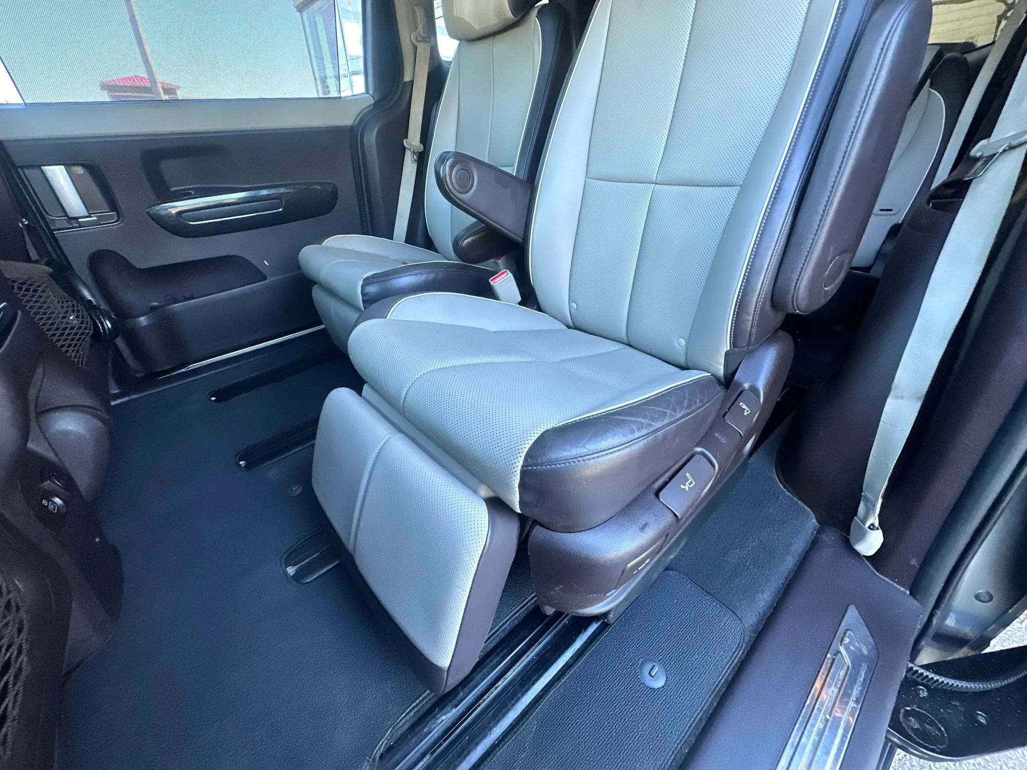 Used 2017 Kia Sedona SX Limited w/ SXL Prestige Package FWD image 22