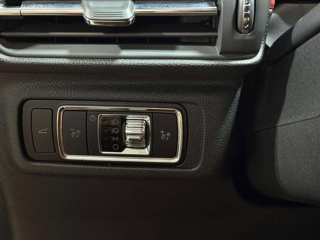 Certified 2023 Lincoln Corsair Reserve w/ Equipment Group 202A image 11