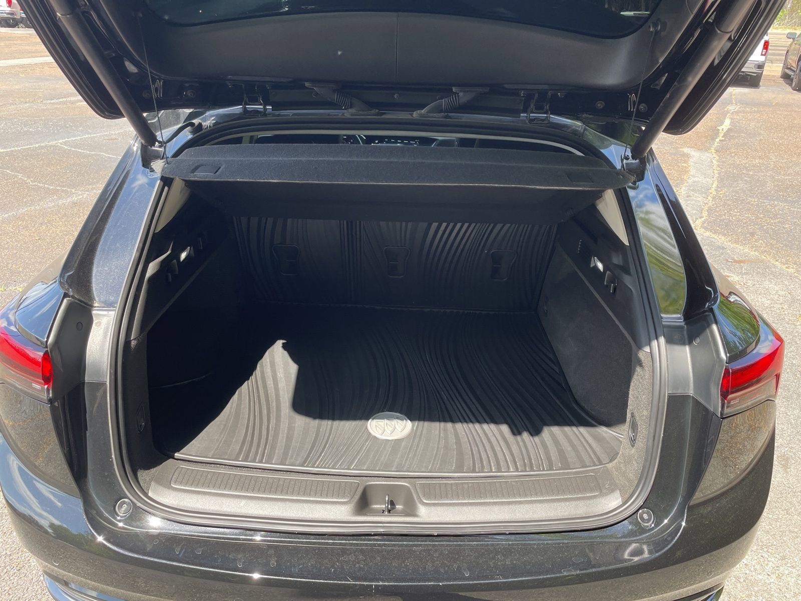 Used 2023 Buick Envision Essence w/ Sport Touring Package image 32