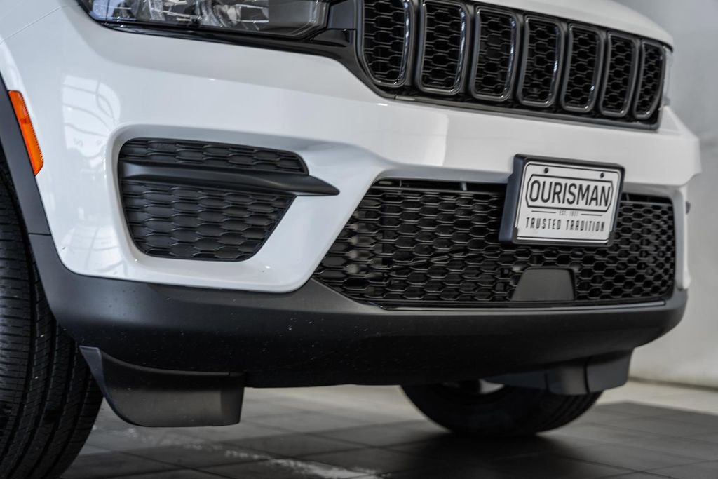 New 2025 Jeep Grand Cherokee Altitude image 13