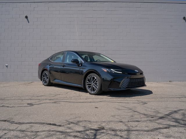 Used 2025 Toyota Camry XLE AWD/4WD image 9