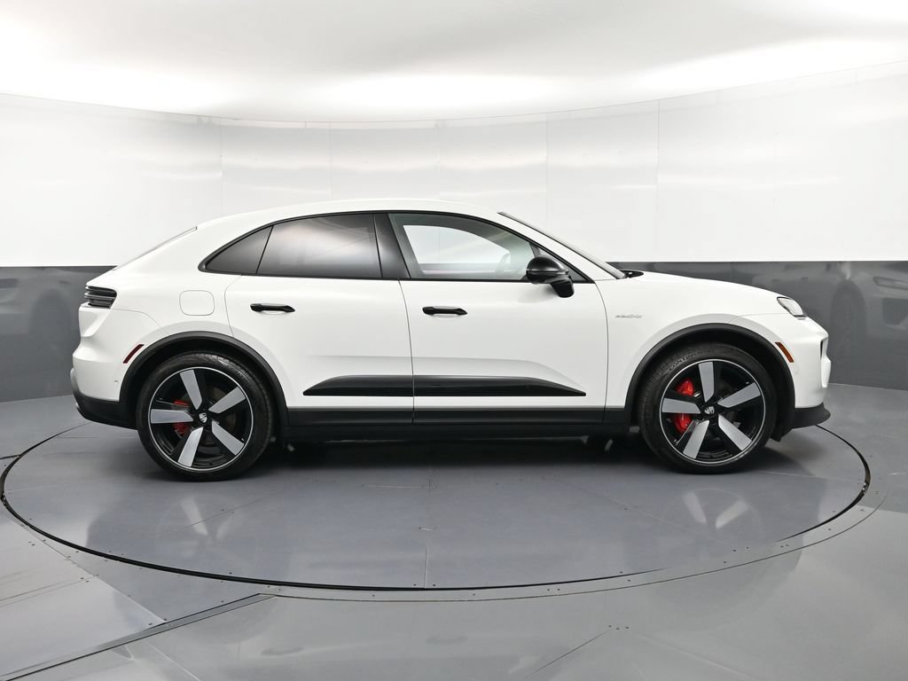 Certified 2025 Porsche Macan 4S Electric AWD/4WD image 9