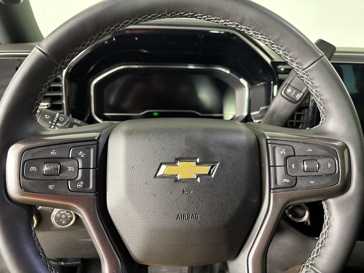 Used 2025 Chevrolet Silverado 3500 High Country w/ Technology Package AWD/4WD image 13