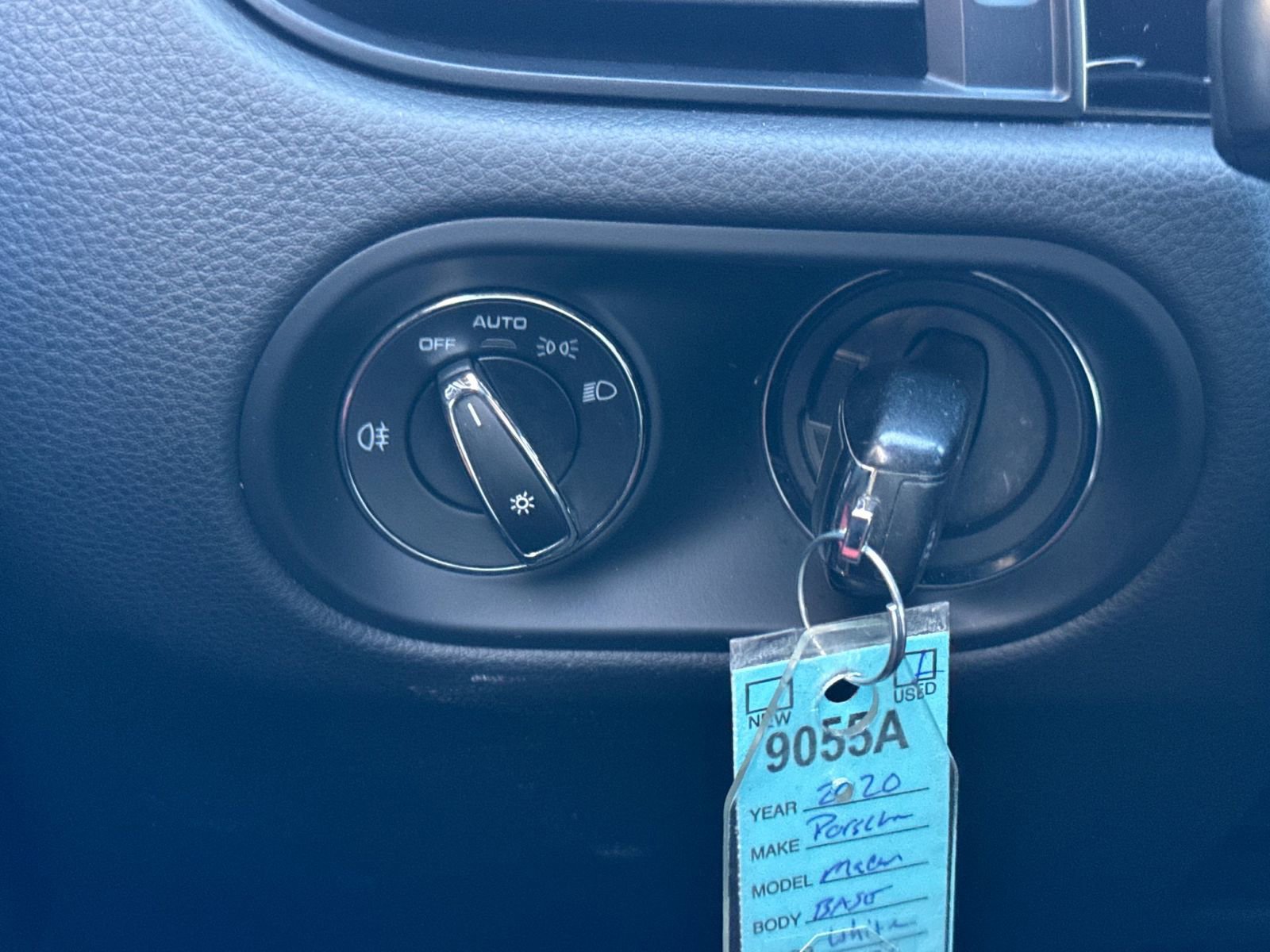 Certified 2020 Porsche Macan image 31