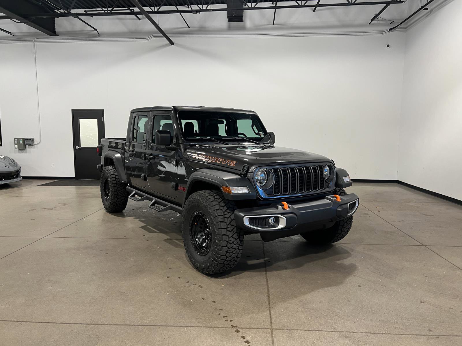 Used 2025 Jeep Gladiator Sport image 1