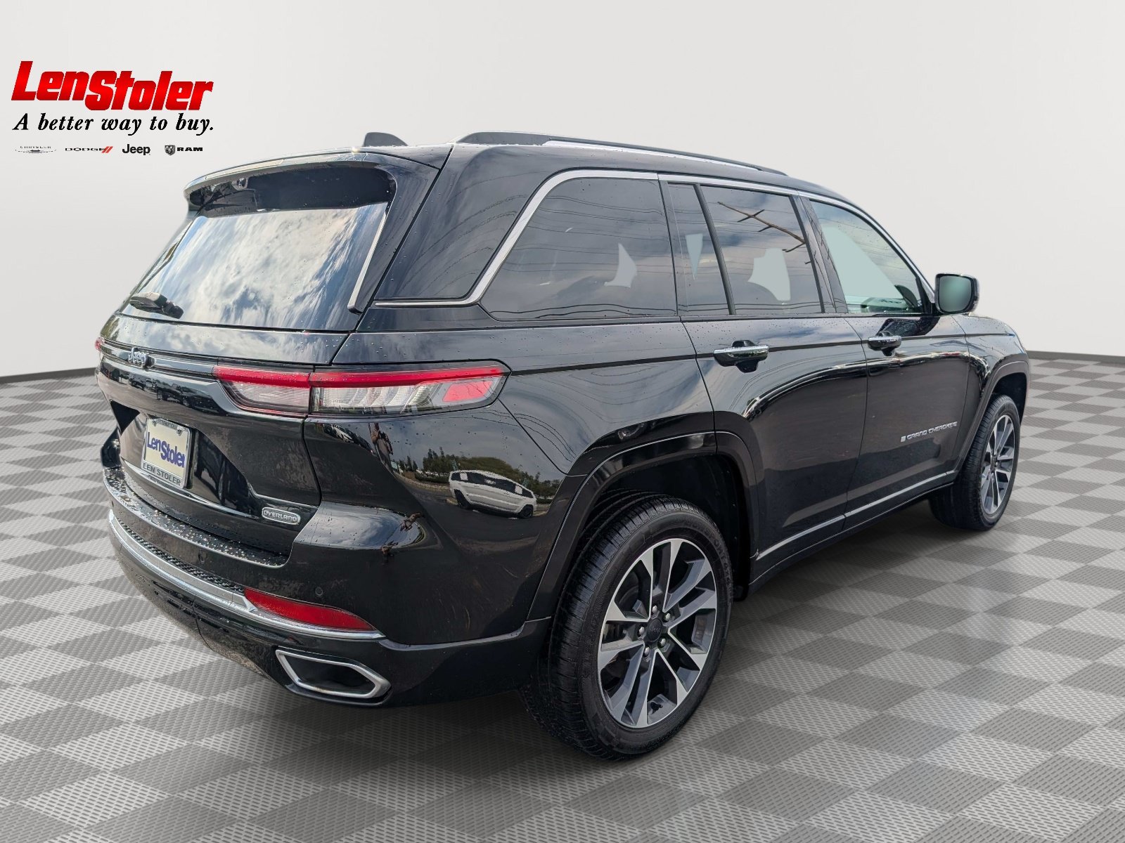 Used 2023 Jeep Grand Cherokee Overland w/ Luxury Tech Group IV AWD/4WD image 5