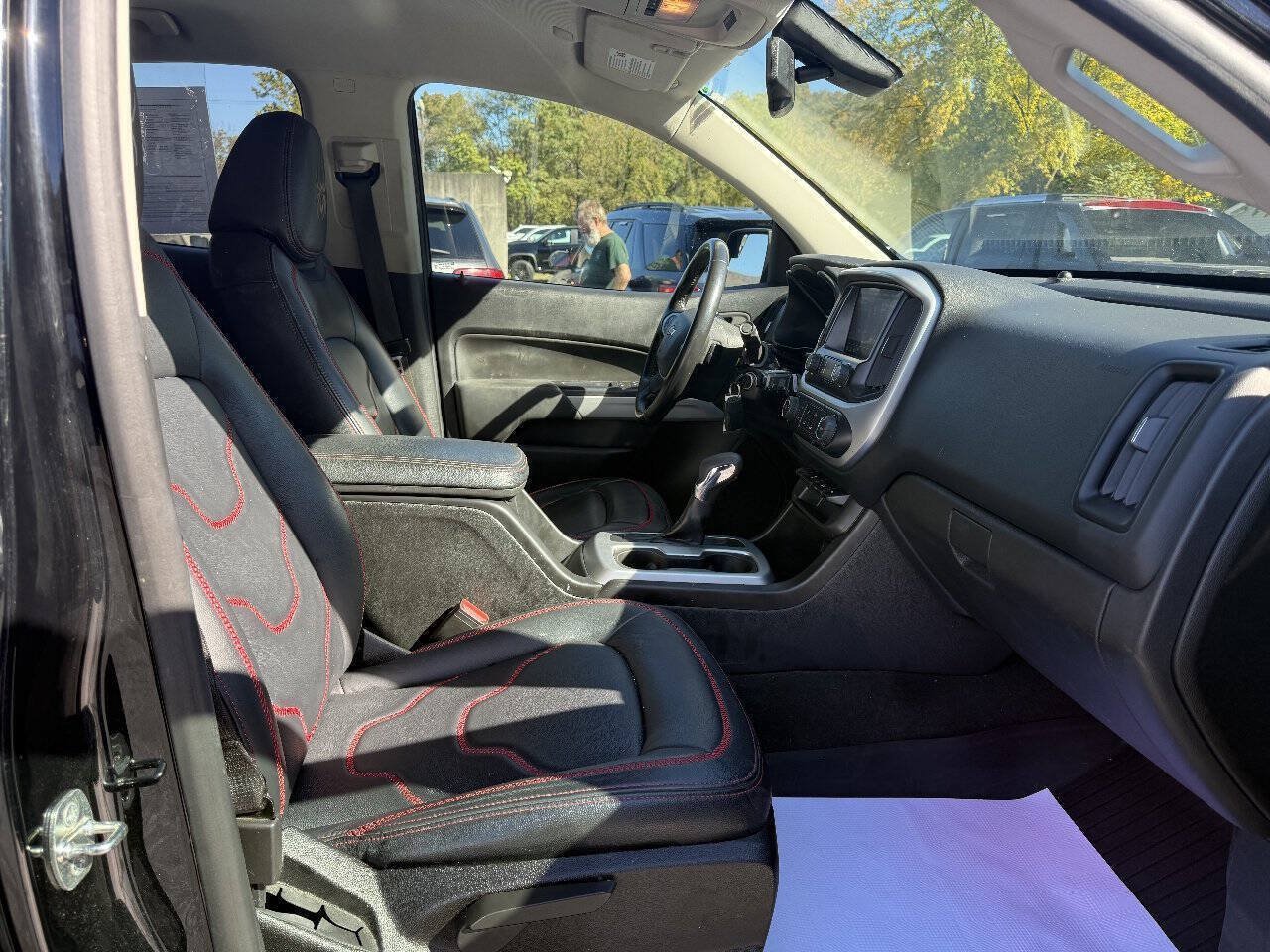 Used 2022 Chevrolet Colorado LT w/ LT Convenience Package AWD/4WD image 13