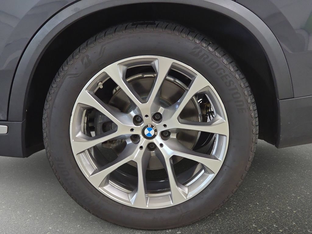 Used 2019 BMW X5 xDrive40i w/ Convenience Package AWD/4WD image 32