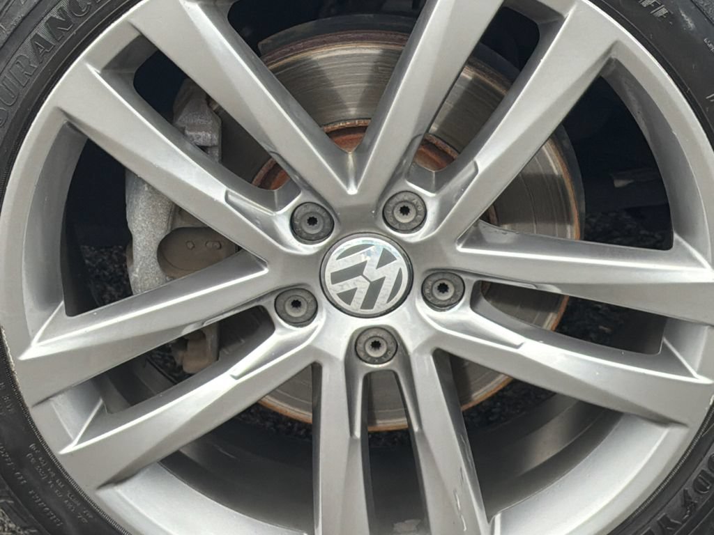 Used 2019 Volkswagen Passat 2.0T SE R-Line FWD image 3