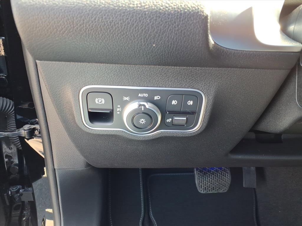 New 2025 Mercedes-Benz GLB 250 4MATIC image 17