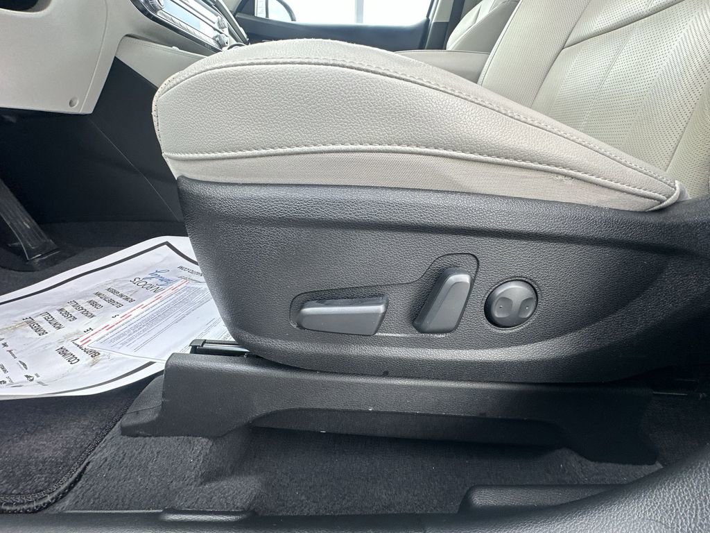 Used 2024 Kia Telluride EX w/ EX Captain's Chair Package FWD image 18