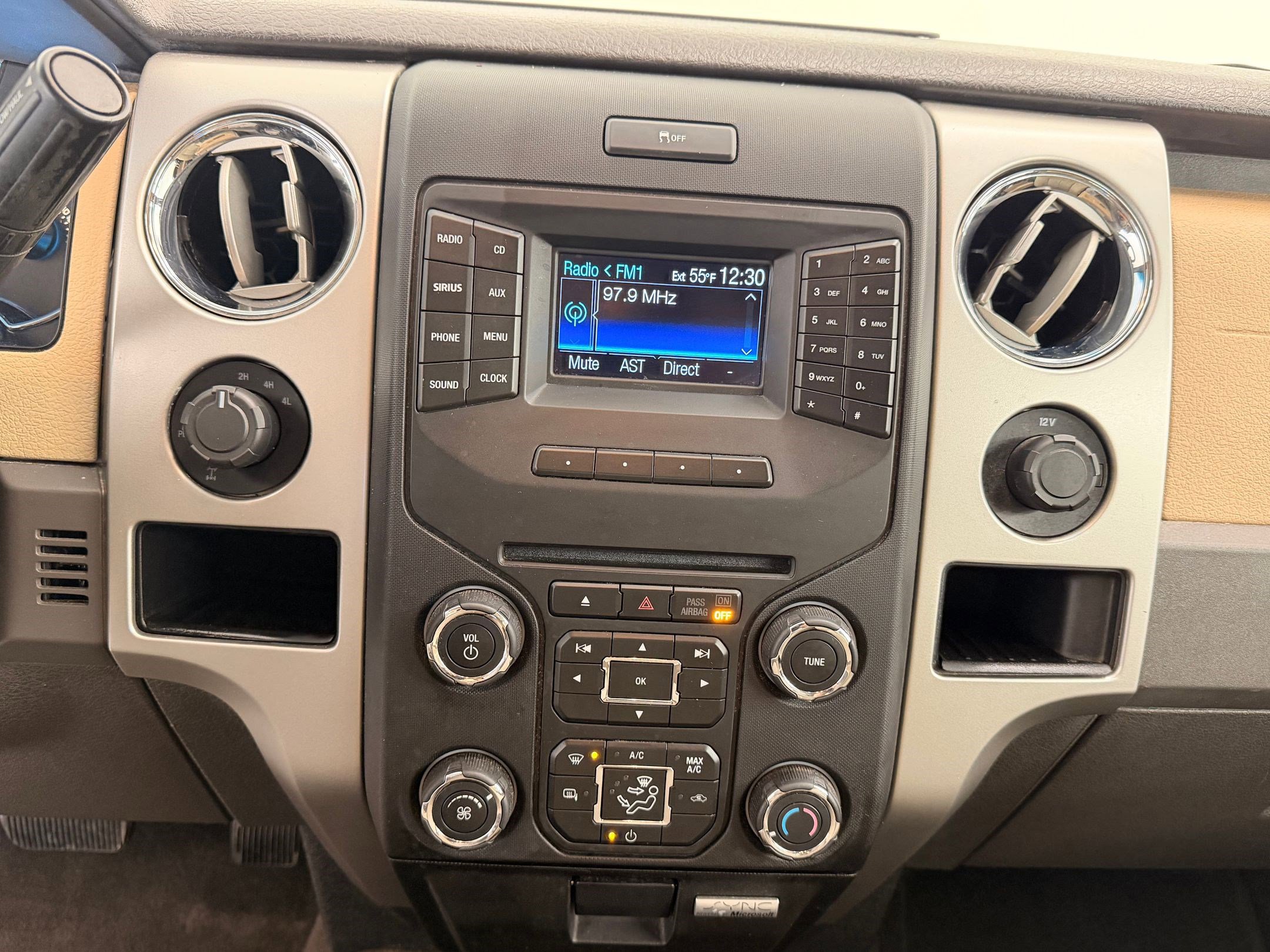 Used 2014 Ford F150 XLT w/ XLT Chrome Package image 25