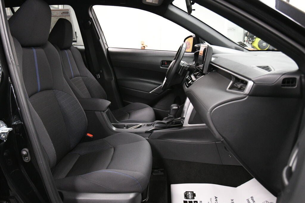 Used 2023 Toyota Corolla Cross AWD Hybrid image 24