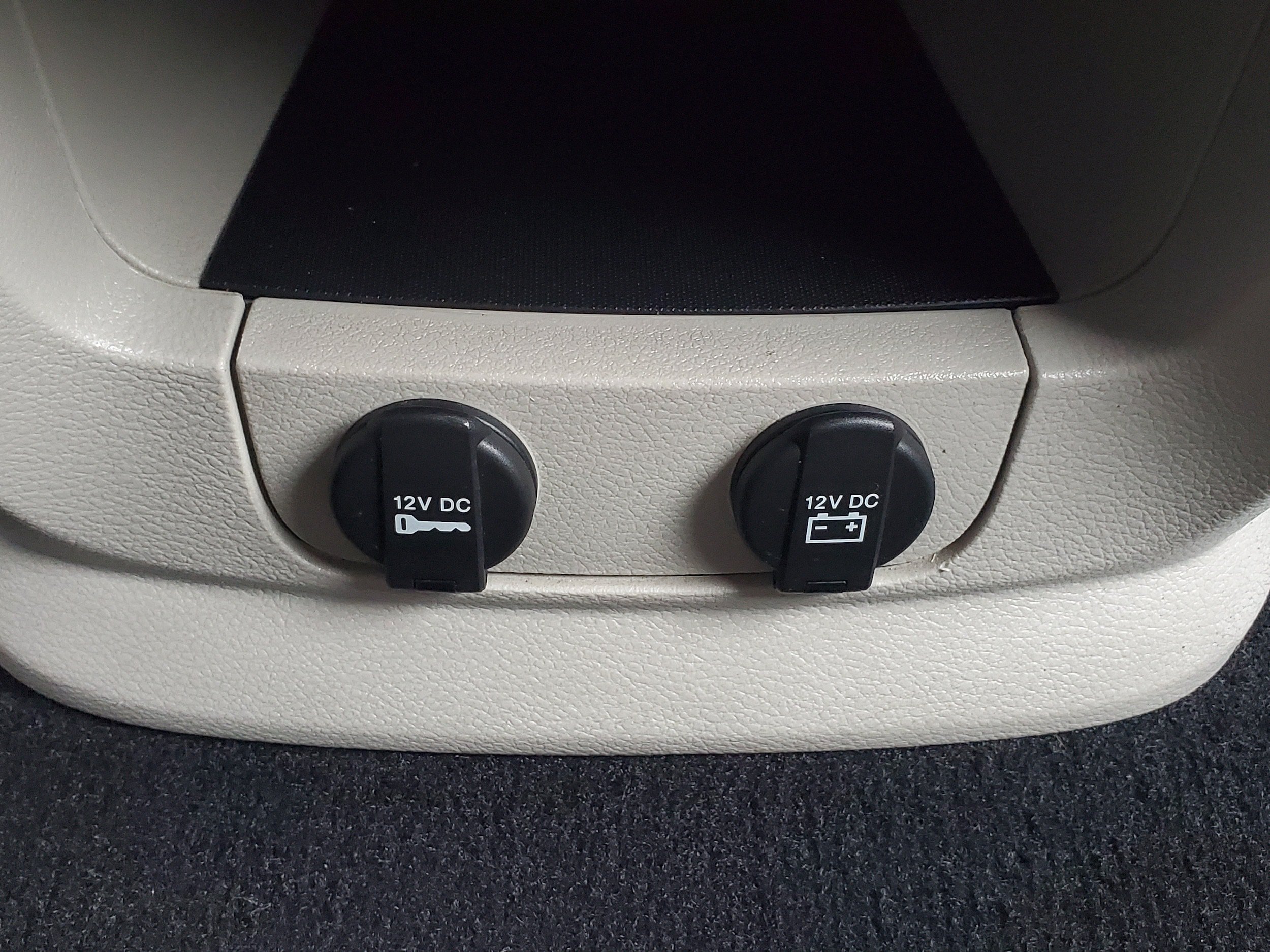 Used 2016 Chrysler Town & Country Touring FWD image 22