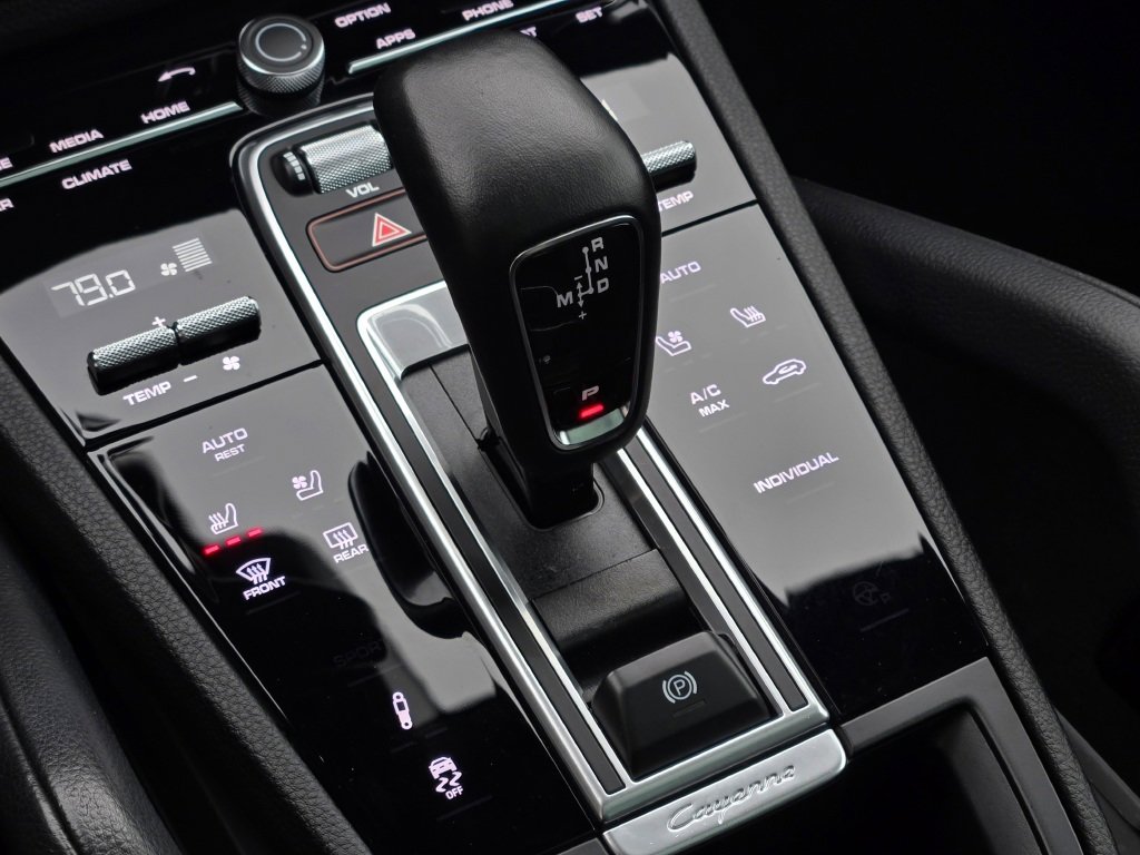 Used 2023 Porsche Cayenne Platinum Edition image 19