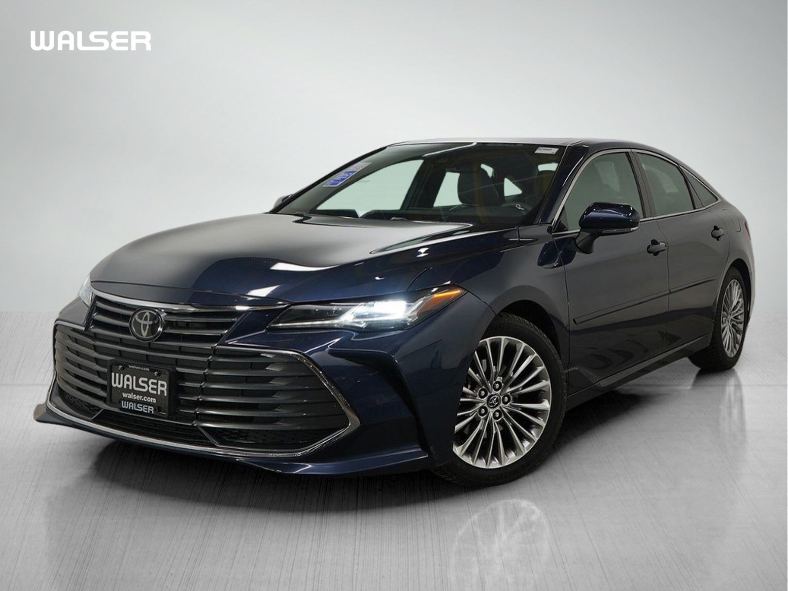 Used 2019 Toyota Avalon Limited image 1