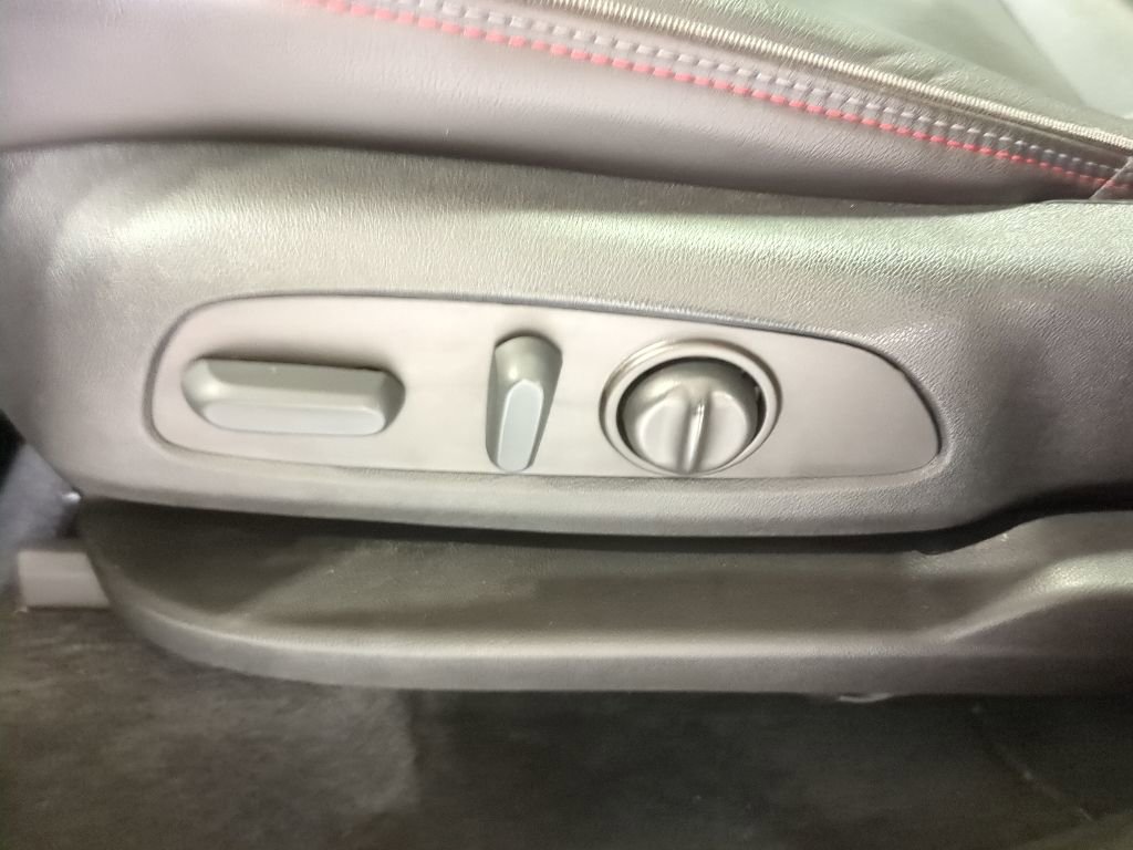 Used 2023 Chevrolet Traverse RS AWD/4WD image 17