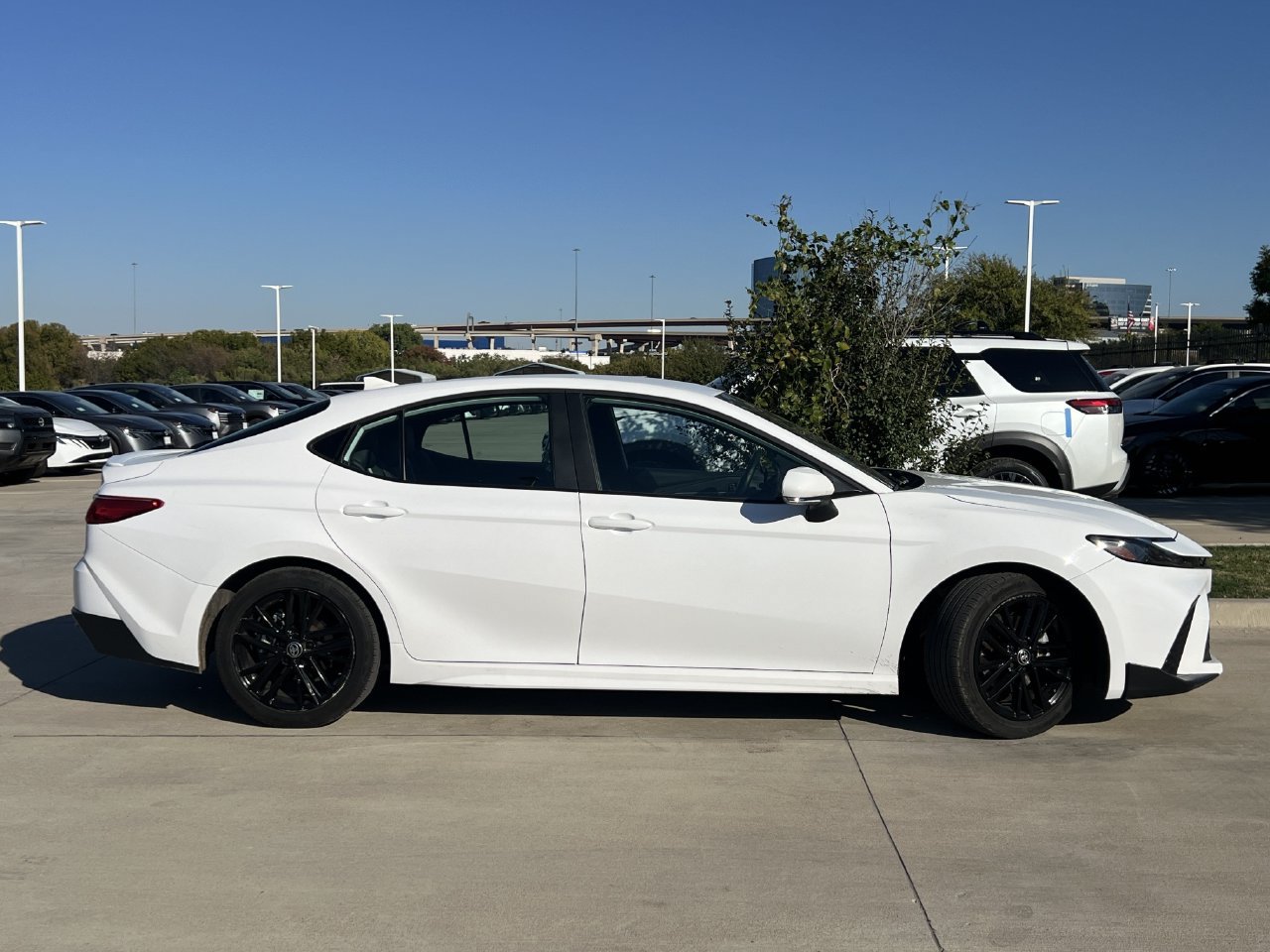 Used 2026 Toyota Camry SE FWD image 3