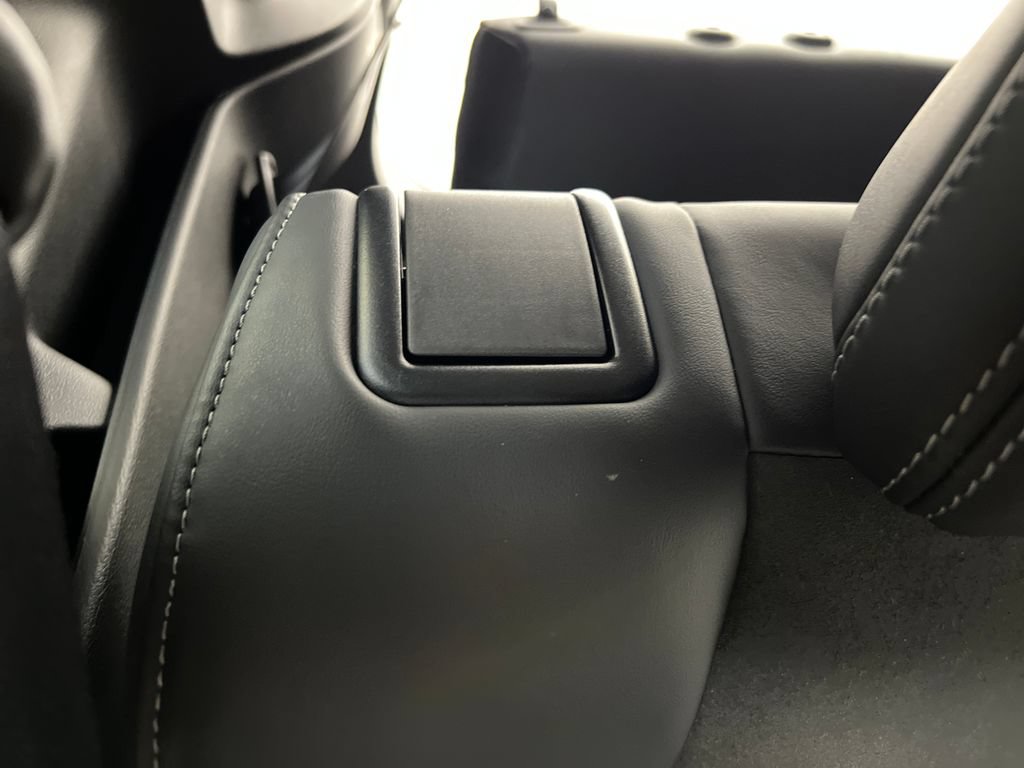 Used 2025 Mitsubishi Outlander SE FWD image 25