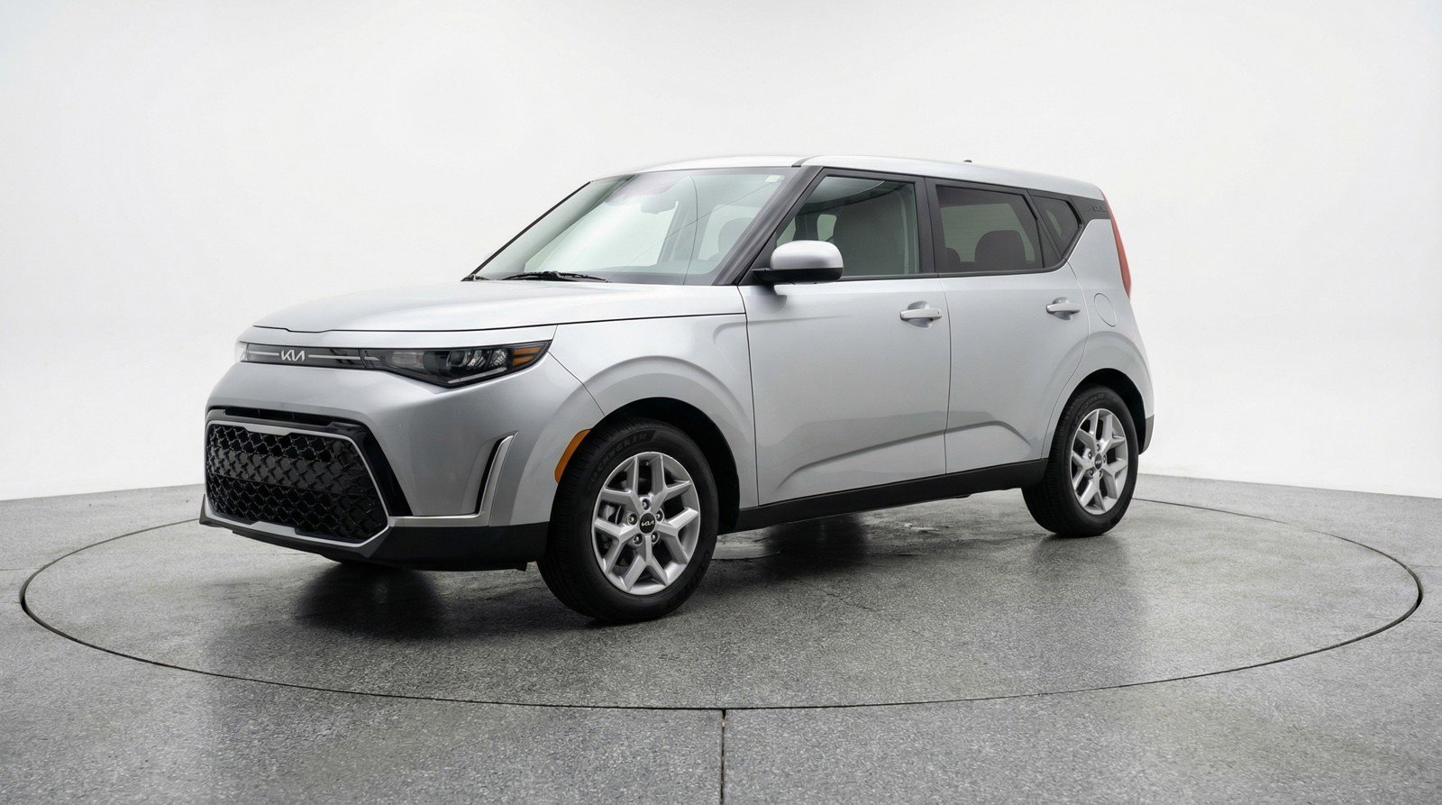 Used 2025 Kia Soul LX w/ LX Technology Package image 3